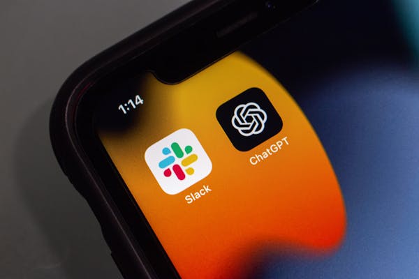 Shutterstock 2272194903